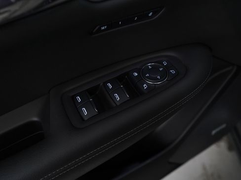 Used 2025 Cadillac XT6 Premium Luxury w/ Technology Package image 24