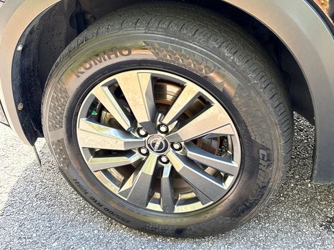 Certified 2024 Nissan Pathfinder SV image 24