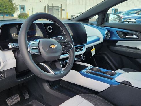 New 2026 Chevrolet Equinox EV LT image 13