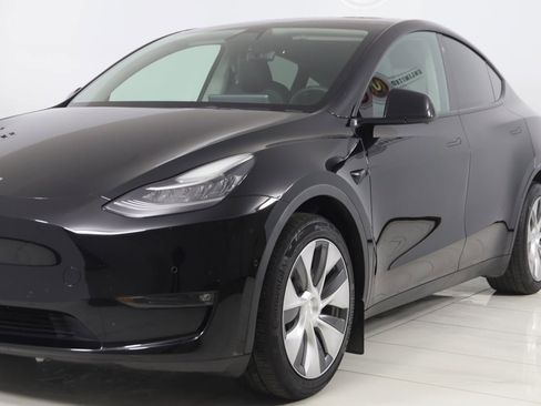 Used 2022 Tesla Model Y Long Range image 52