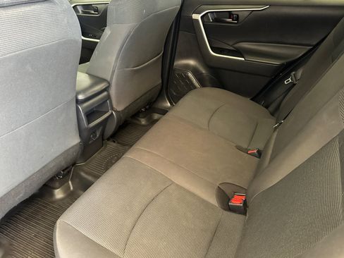 Used 2021 Toyota RAV4 LE AWD/4WD image 11