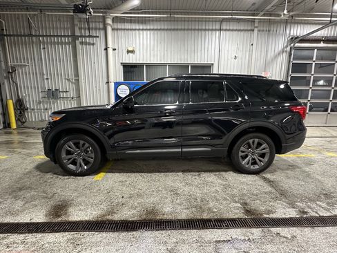 Certified 2023 Ford Explorer XLT w/ Equipment Group 202A image 7