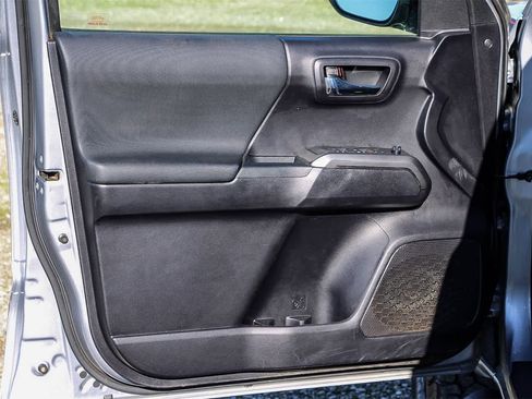 Used 2020 Toyota Tacoma SR5 image 18