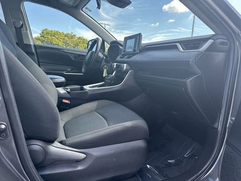 Used 2022 Toyota RAV4 LE image 28