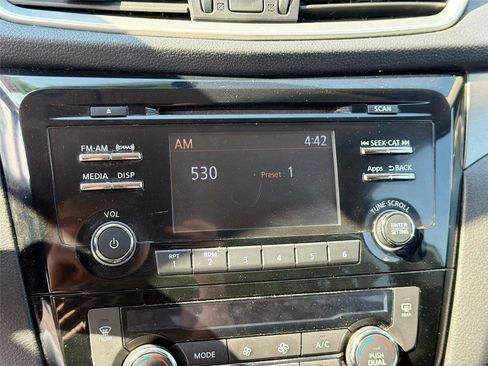 Used 2016 Nissan Rogue SV image 14