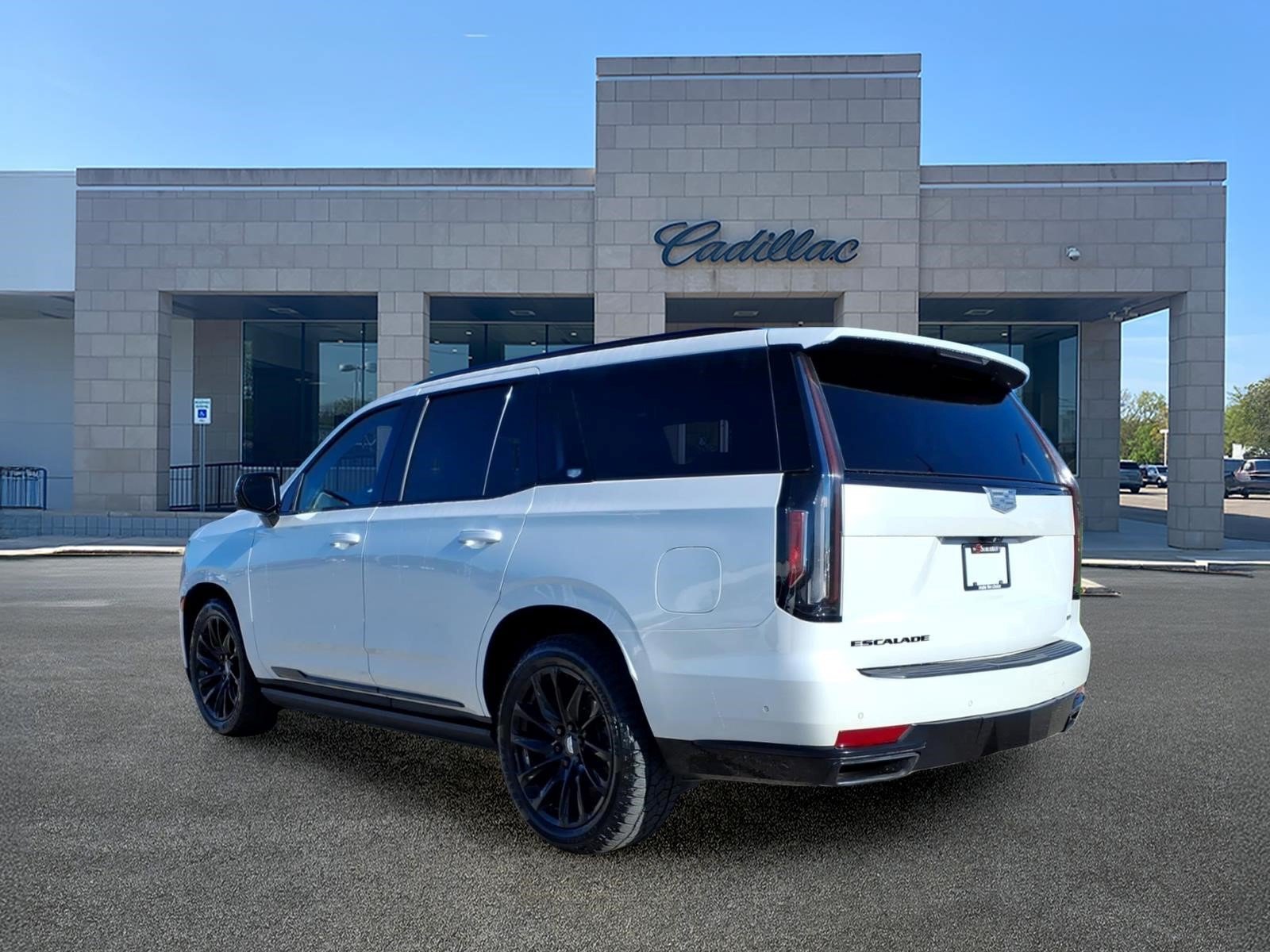 Used 2024 Cadillac Escalade Sport Platinum w/ LPO, ONYX Package AWD/4WD image 5