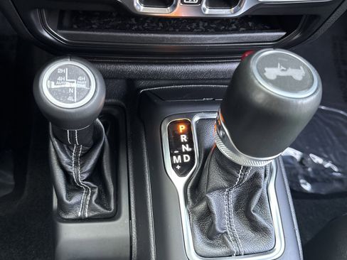 Used 2021 Jeep Wrangler Sahara w/ Cold Weather Group image 19