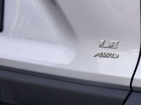 Used 2022 Toyota RAV4 LE image 10