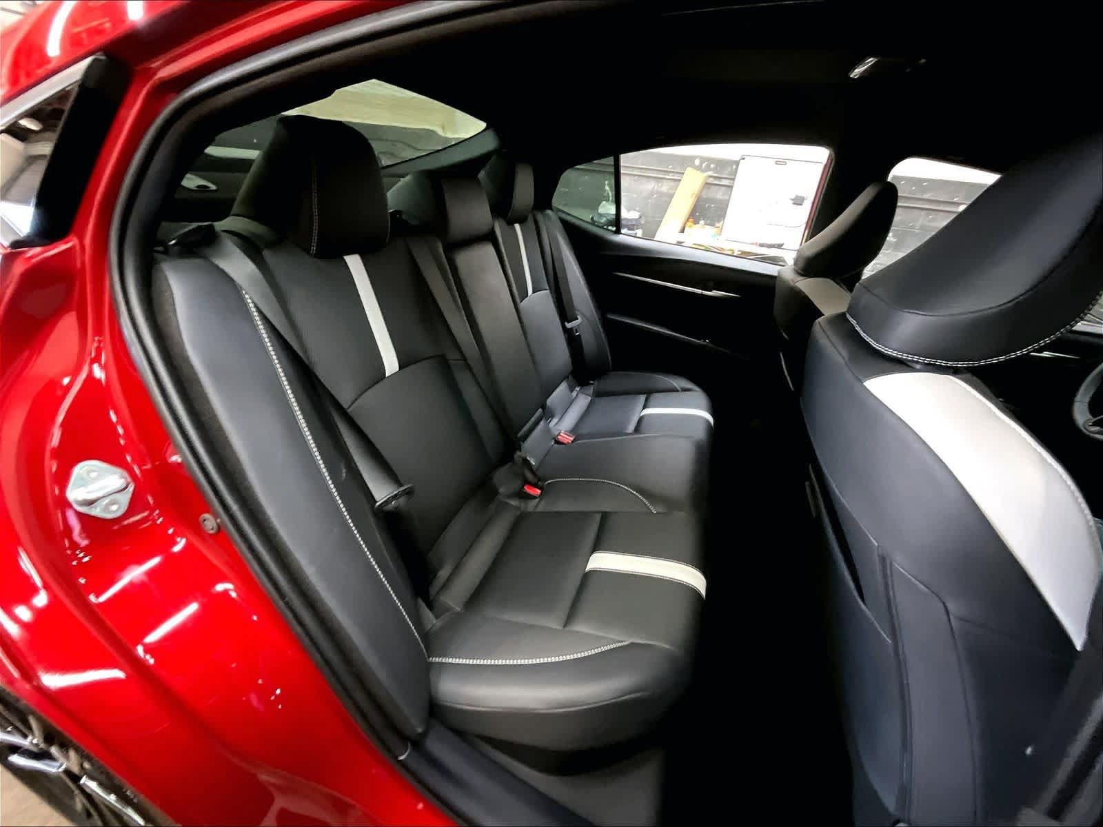 Used 2025 Toyota Camry SE w/ Convenience Package FWD image 30
