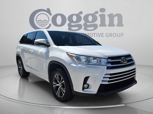 Used 2018 Toyota Highlander Plus FWD image 8