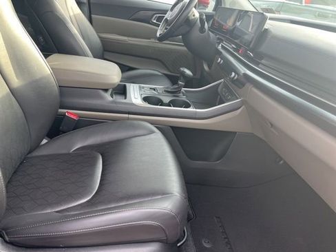 Used 2025 Kia Carnival LXS image 22