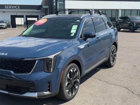 Certified 2025 Kia Sorento SX image 3