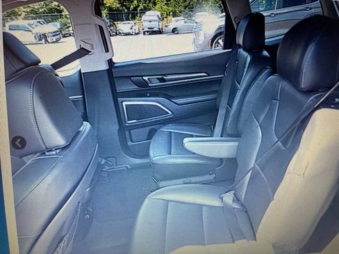 Used 2025 Kia Telluride S AWD/4WD image 8