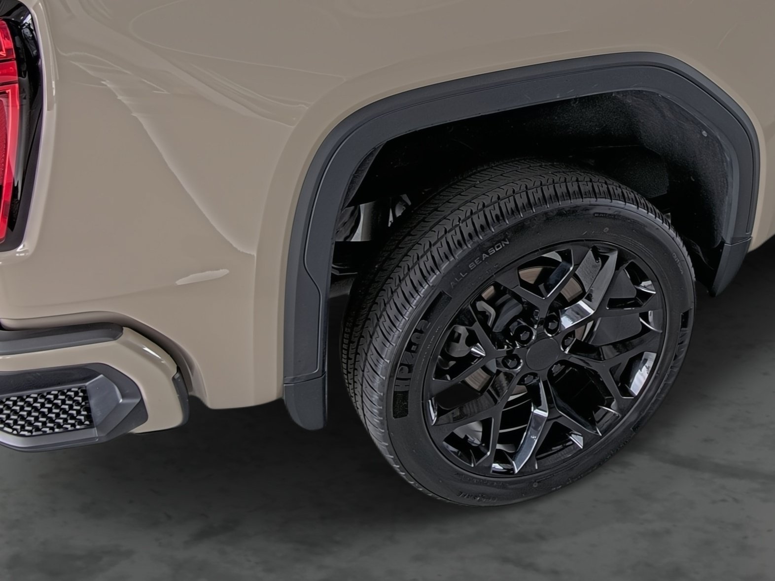 Certified 2023 GMC Sierra 1500 AT4 w/ AT4 Premium Package AWD/4WD image 13