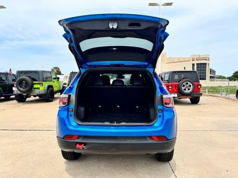 Used 2025 Jeep Compass Trailhawk AWD/4WD image 10