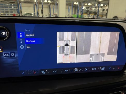 New 2026 Chevrolet Traverse LT w/ Sun and Wheel Package image 25