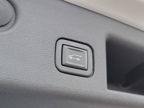 Used 2022 Chevrolet Equinox Premier AWD/4WD image 32