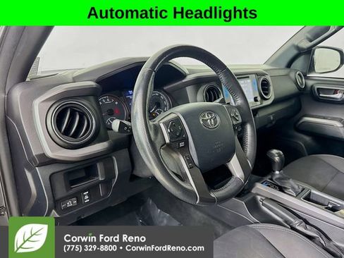 Used 2016 Toyota Tacoma TRD Off-Road w/ Premium & Technology Package AWD/4WD image 9