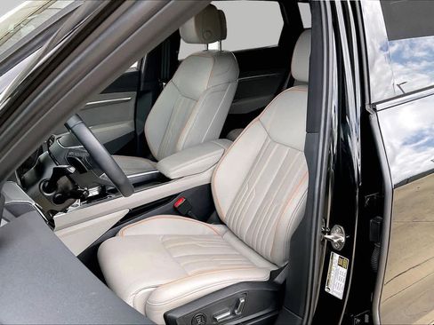 Used 2024 Audi Q8 e-tron Prestige w/ Prestige Package AWD/4WD image 7