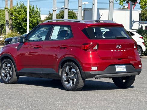 Used 2025 Hyundai Venue SEL FWD image 6