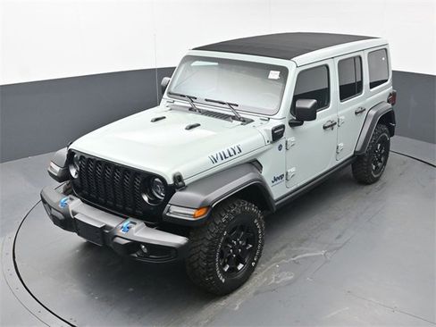 Used 2023 Jeep Wrangler Unlimited w/ Sun & Screen Package image 35