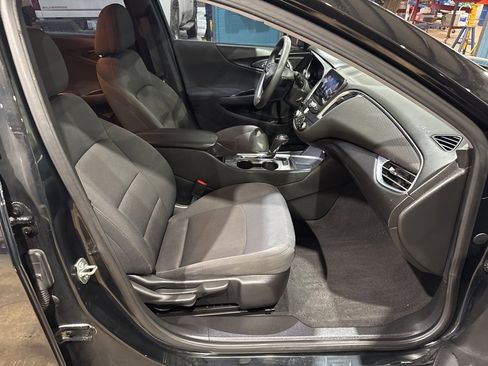Used 2020 Chevrolet Malibu LT image 29