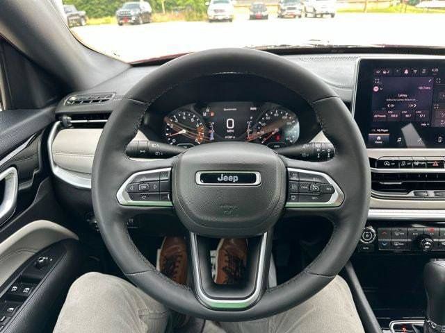 Certified 2025 Jeep Compass Limited AWD/4WD image 12