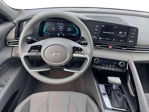 New 2026 Hyundai Elantra Hybrid FWD image 17
