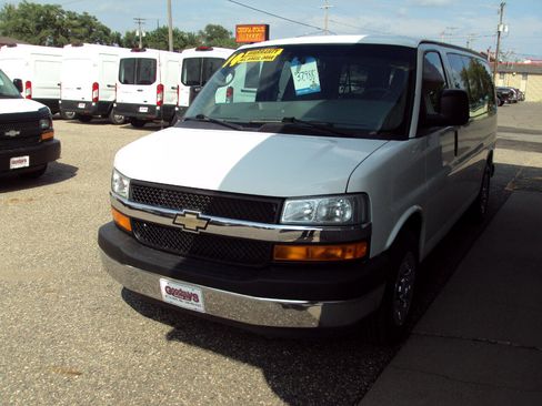Used 2014 Chevrolet Express 1500 LT w/ LT Preferred Equipment Group image 4