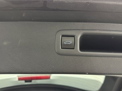 Used 2021 Toyota Highlander XLE image 34