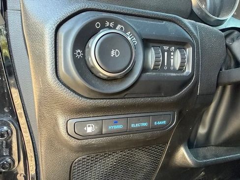 Used 2021 Jeep Wrangler Unlimited Sahara AWD/4WD image 19