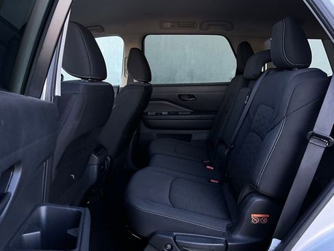 Used 2025 Nissan Pathfinder SV image 12
