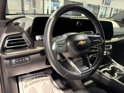 Used 2025 Chevrolet Traverse LT image 26