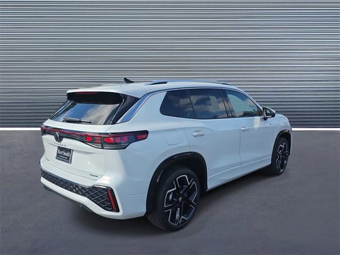 New 2026 Volkswagen Tiguan SEL R-Line image 3