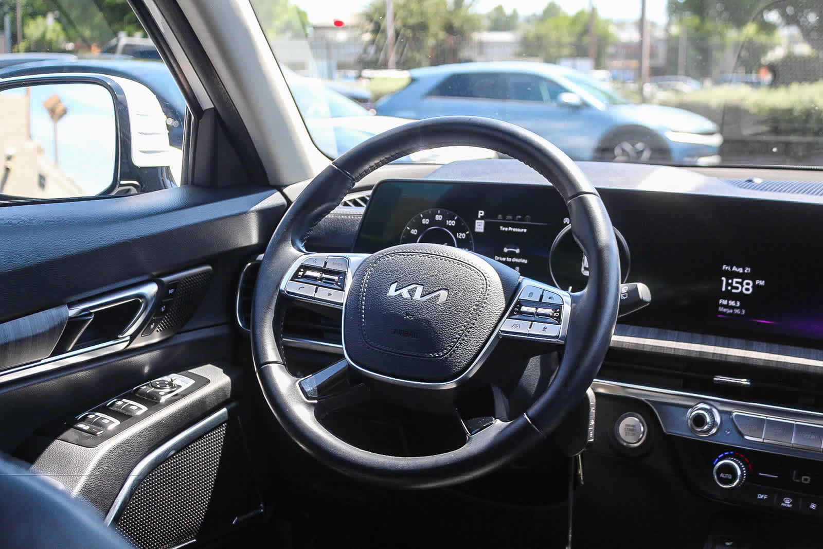 Used 2024 Kia Telluride SX FWD image 19