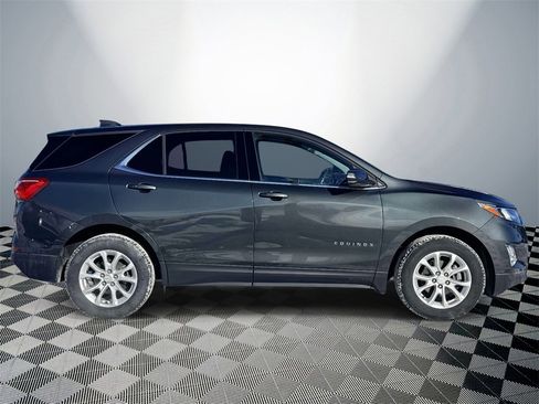 Used 2019 Chevrolet Equinox LT w/ Driver Convenience Package image 4