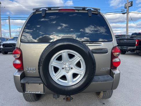 Used 2005 Jeep Liberty Limited w/ Trailer Tow Group image 6