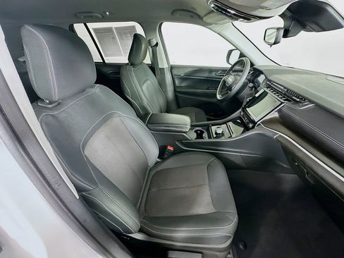 Certified 2023 Jeep Grand Cherokee Laredo image 37