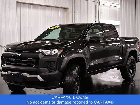 Used 2024 Chevrolet Colorado Trail Boss w/ Technology Package AWD/4WD image 3