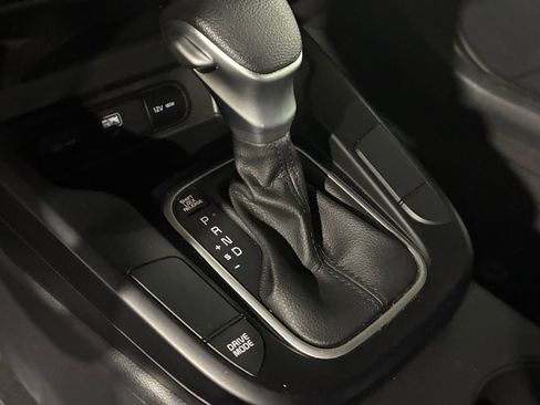 Used 2025 Kia Soul LX w/ LX Technology Package FWD image 36