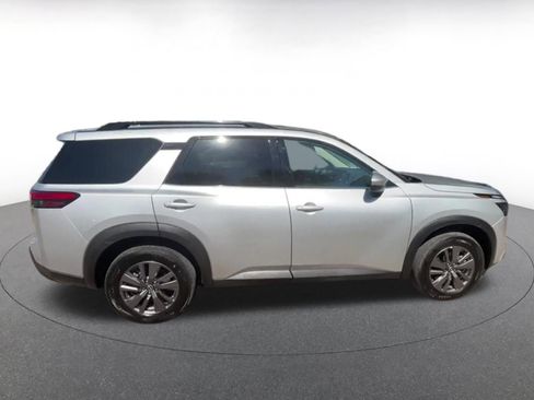 Used 2025 Nissan Pathfinder SV image 16