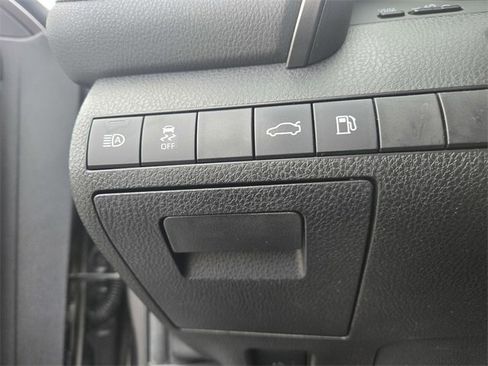 Used 2018 Toyota Camry LE image 21