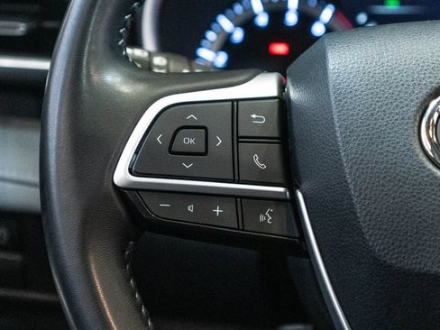 Used 2023 Toyota Highlander XLE AWD/4WD image 16