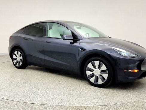 Used 2024 Tesla Model Y Long Range image 3