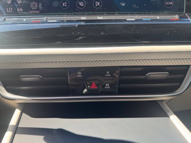 Used 2024 Volkswagen Atlas SE FWD image 21