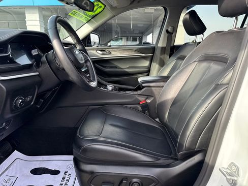 Used 2022 Jeep Grand Cherokee L Limited image 11