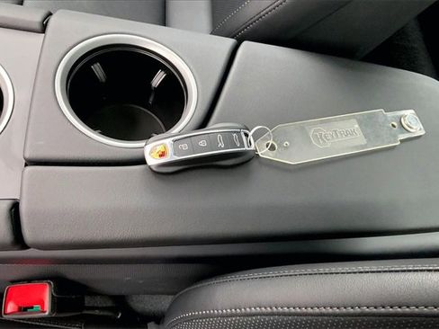 Used 2025 Porsche Taycan image 38