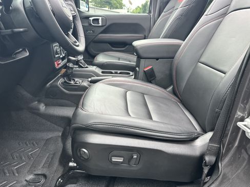 Used 2025 Jeep Wrangler Unlimited Rubicon AWD/4WD image 11