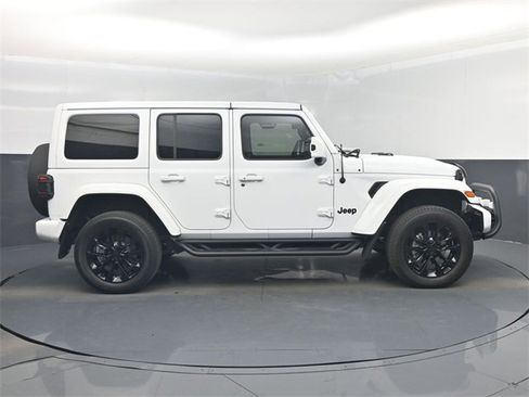 Used 2021 Jeep Wrangler Unlimited Sahara image 35