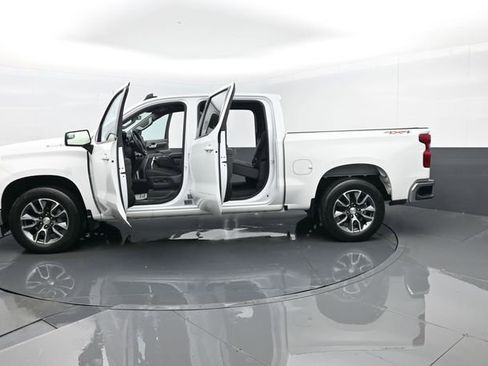 Used 2024 Chevrolet Silverado 1500 LT AWD/4WD image 30